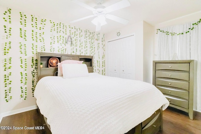 bedroom with dark wood-type flooring, a closet, and ceiling fan