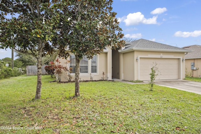 view of front of home featuring a front lawn and a garage