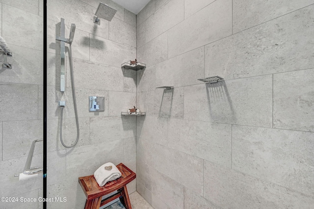 379 Hiawatha Way, Melbourne Beach, FL 32951 - bathroom with tiled shower