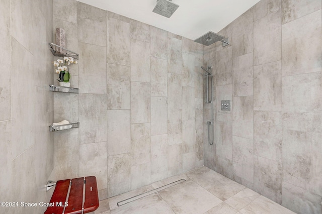 bathroom featuring a tile shower