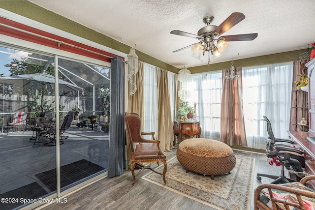 sunroom with ceiling fan