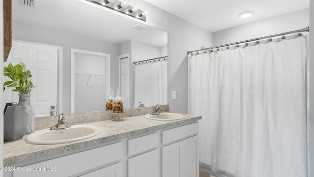 bathroom with a shower with curtain and vanity