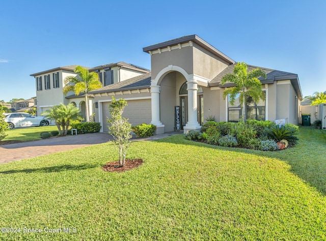 view of front facade with a front yard