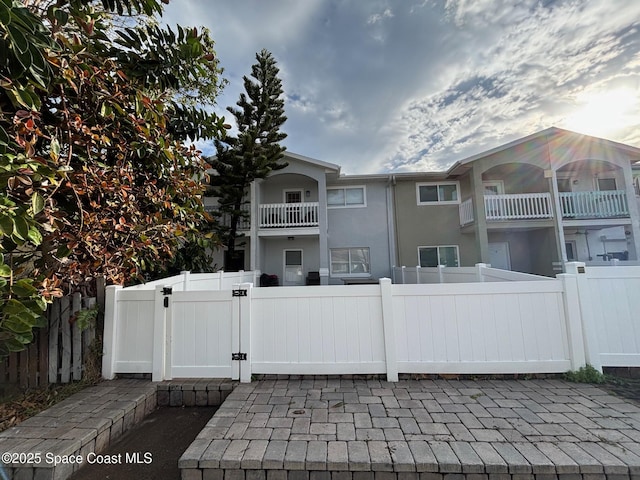 view of front of property