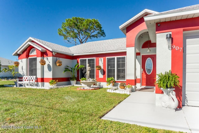 view of front facade featuring a front yard