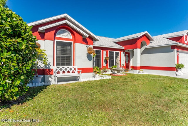 view of front facade featuring a garage and a front lawn