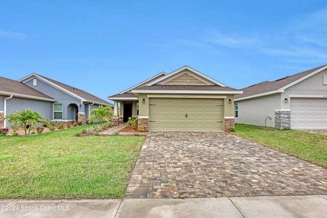 view of front of house featuring a front lawn and a garage