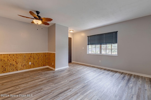 unfurnished room featuring light wood-type flooring and ceiling fan