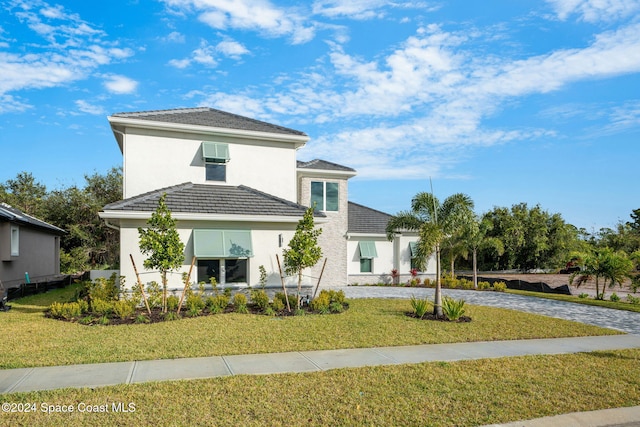 view of front of home with a front lawn