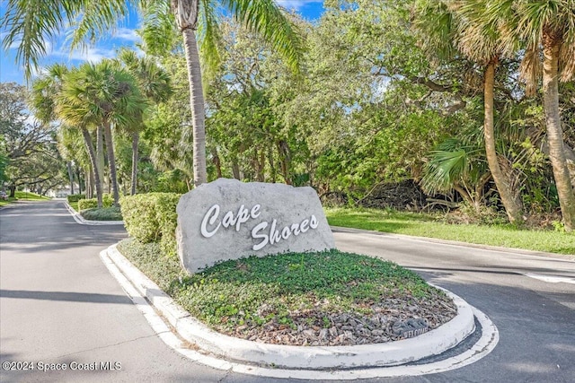 view of community / neighborhood sign