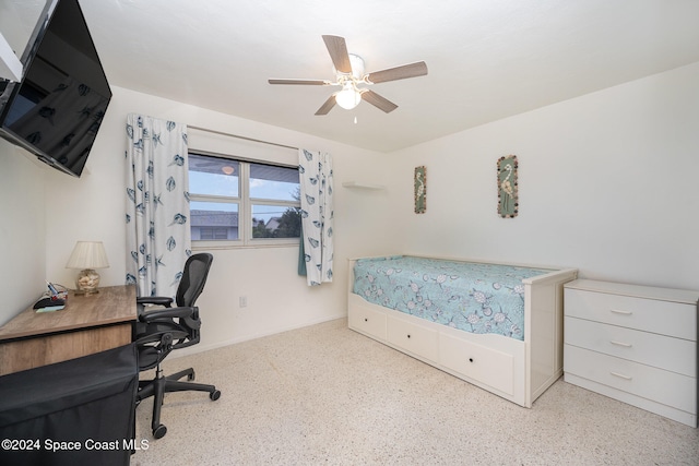 bedroom with ceiling fan