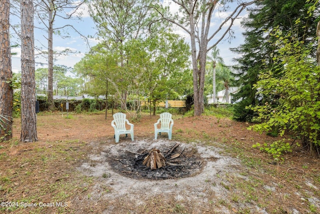 view of yard featuring an outdoor fire pit