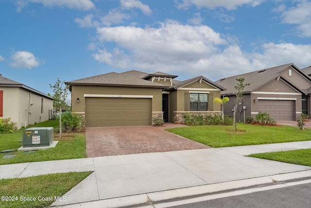 view of front of house featuring a garage and a front yard