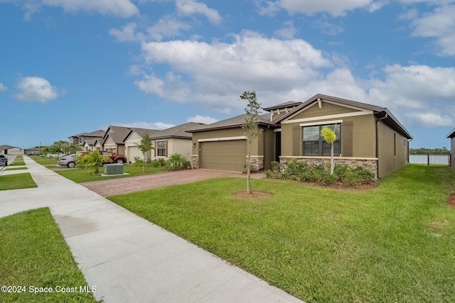 view of front of home featuring a front yard and a garage