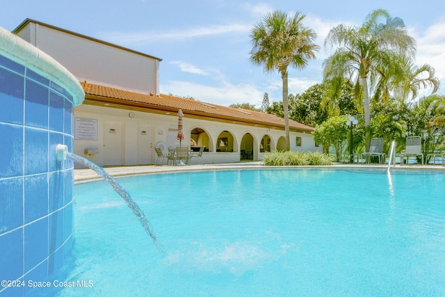 view of swimming pool featuring pool water feature