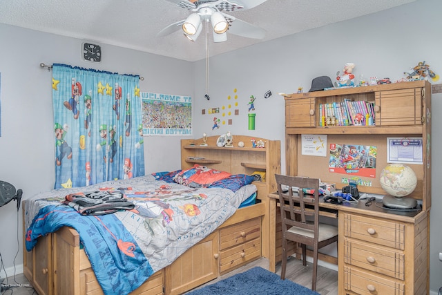 bedroom featuring ceiling fan, a textured ceiling, and light hardwood / wood-style flooring