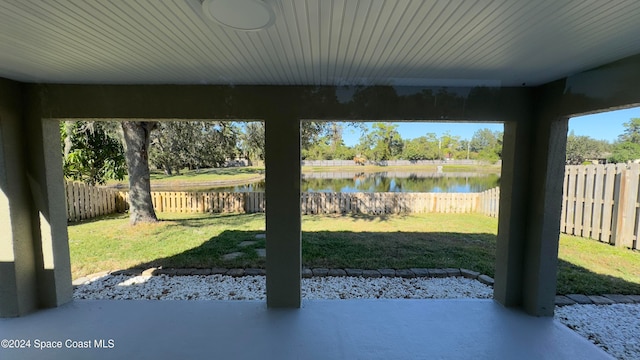 view of yard featuring a water view