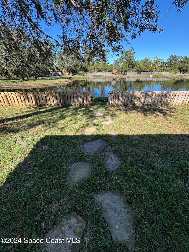 view of yard featuring a water view