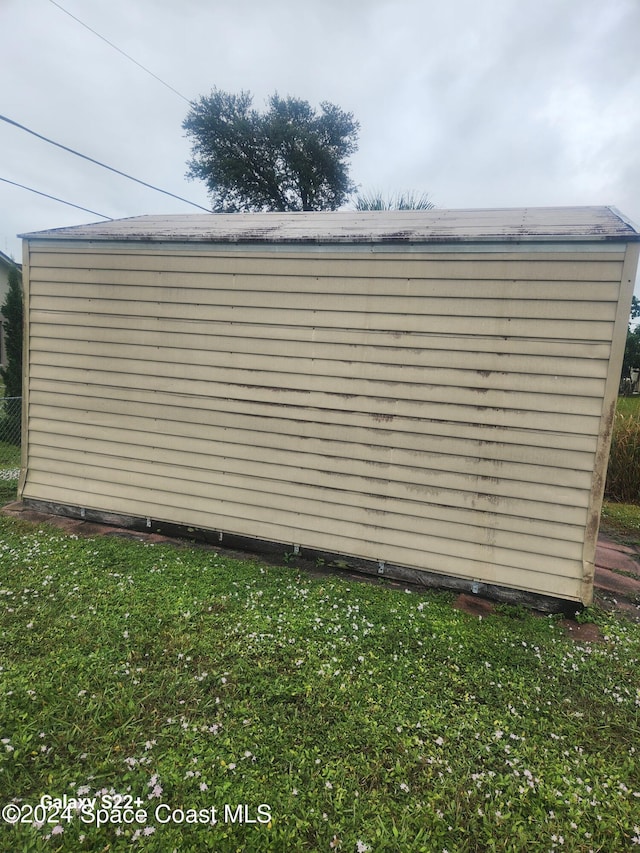 view of outbuilding featuring a yard