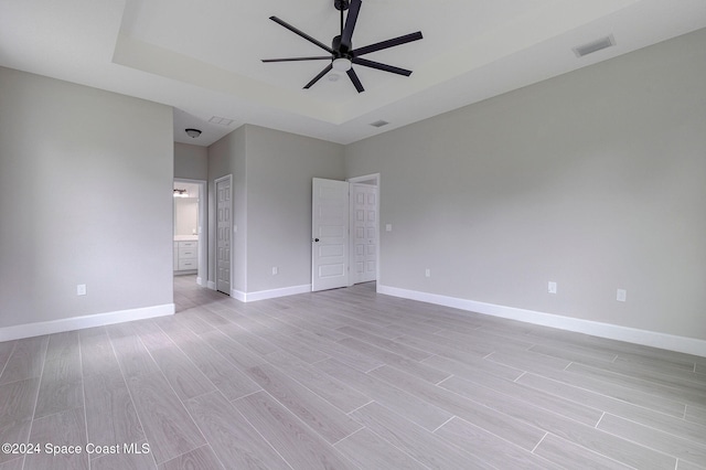 empty room featuring light hardwood / wood-style flooring and ceiling fan