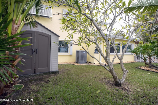 491 Indian Creek Dr, Cocoa Beach, FL 32931 - view of grassy yard featuring cooling unit