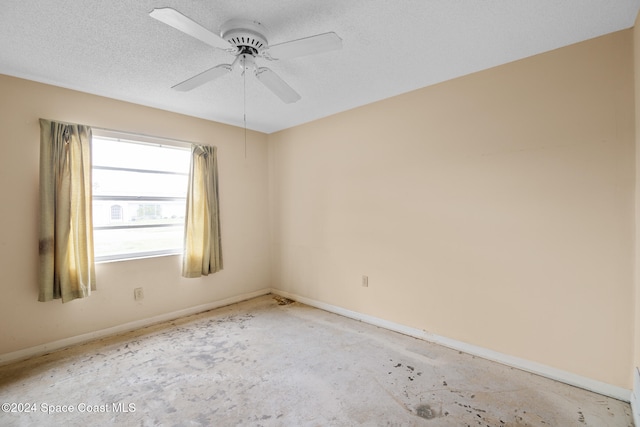 unfurnished room featuring ceiling fan and a textured ceiling