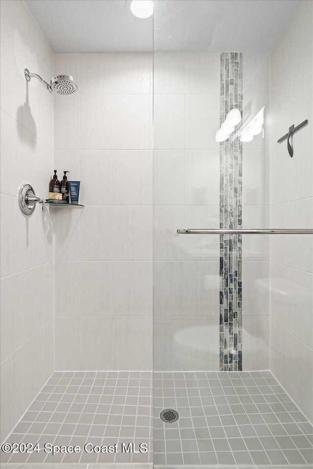 bathroom with a tile shower