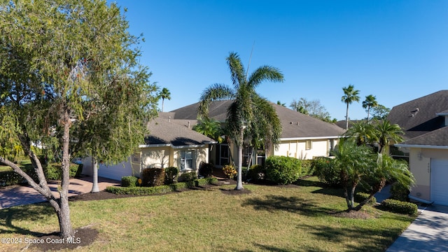 view of front of property featuring a garage and a front yard