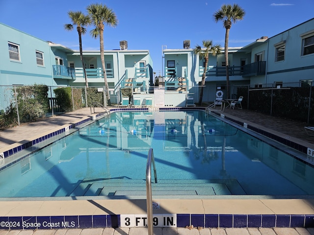 view of swimming pool