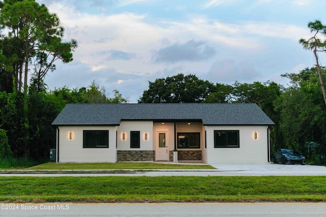 view of front of home with a front lawn