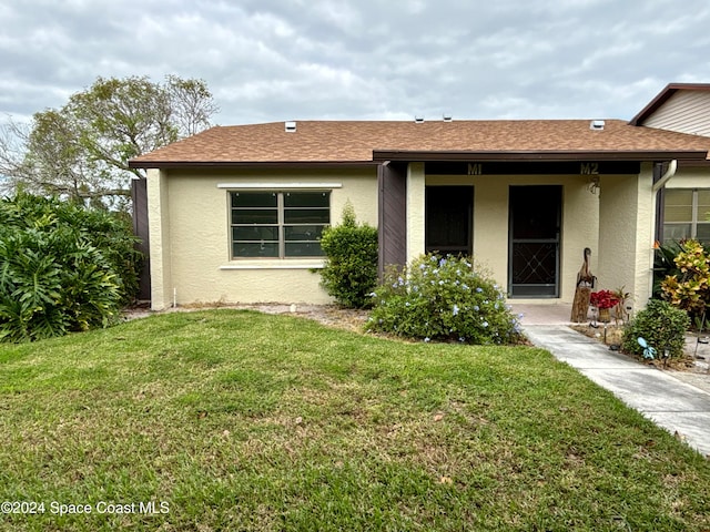 view of front of house featuring a front yard