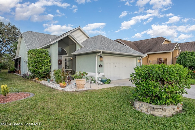 view of front of property featuring a front yard and a garage