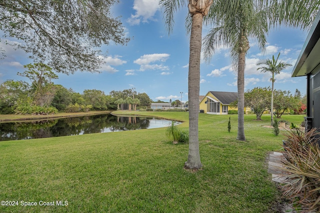 view of yard featuring a water view