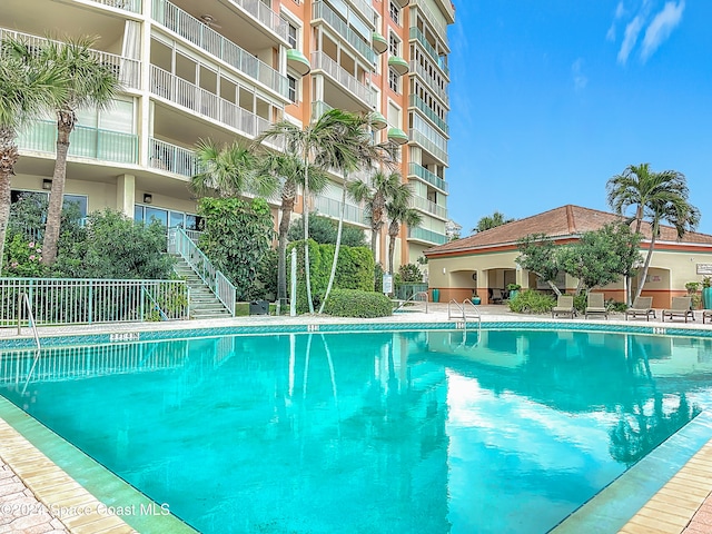 view of swimming pool