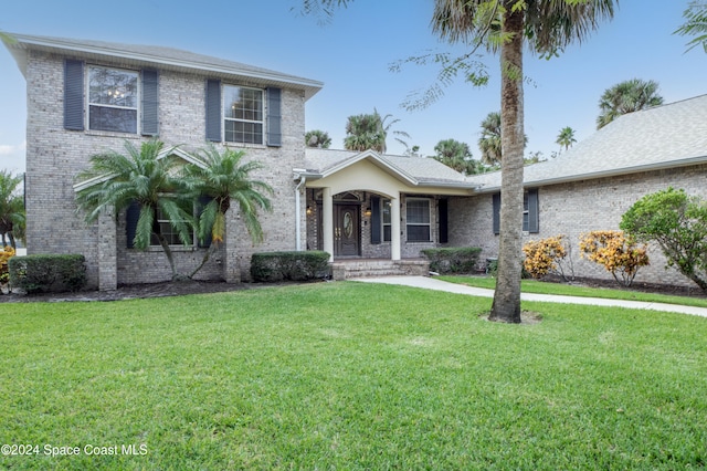 view of front facade with a front yard