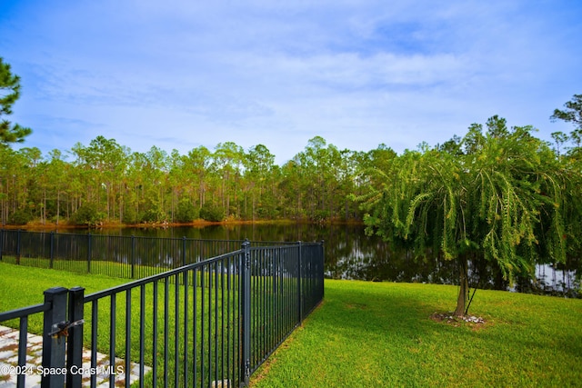 view of yard featuring a water view