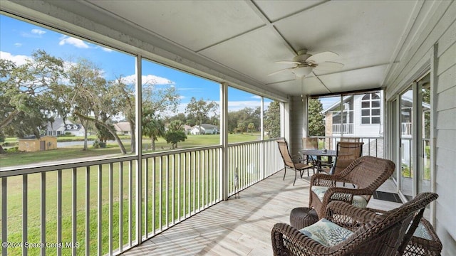 sunroom featuring ceiling fan