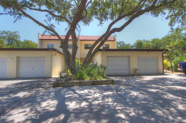 view of front of property featuring a garage