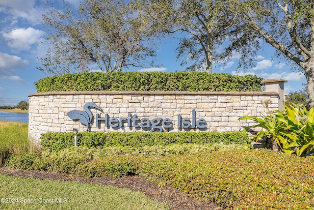 community / neighborhood sign featuring a water view