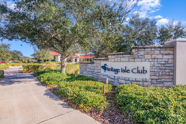 view of community / neighborhood sign