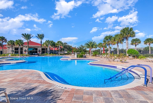 view of swimming pool featuring a patio area and a jacuzzi