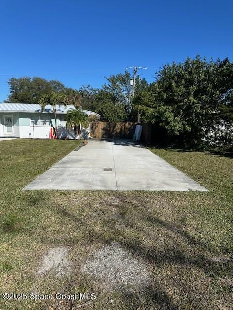 view of yard with a patio area