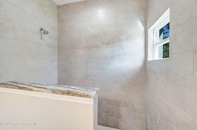 bathroom featuring a tile shower