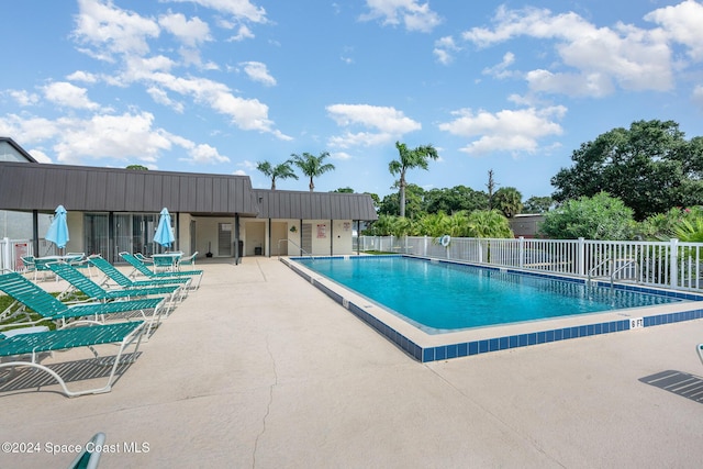 641 Ridge Club Dr Unit 21, Melbourne, FL 32934 - community pool with a patio area