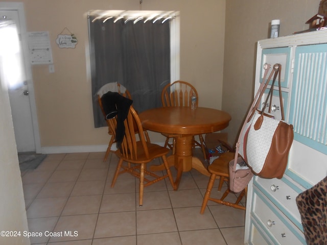 dining room featuring light tile patterned floors