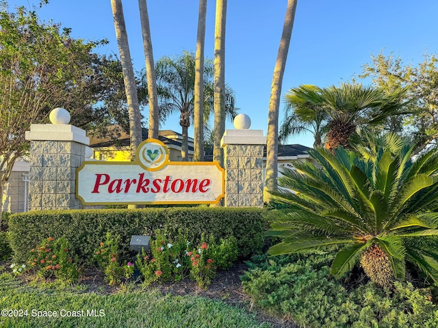 view of community / neighborhood sign