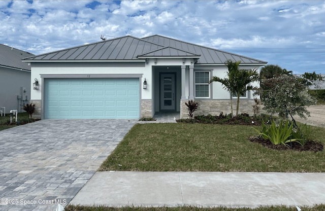 view of front of property featuring a garage and a front yard