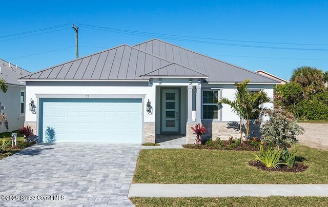 view of front facade featuring a garage and a front lawn