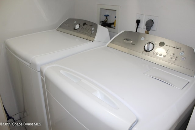 laundry room featuring washer and clothes dryer