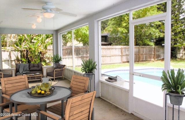 sunroom with ceiling fan